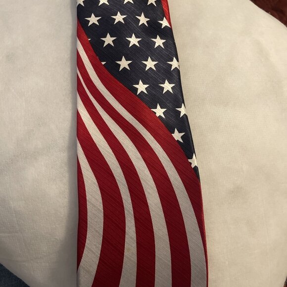 American Traditions "Made In The USA" American Flag Repp Neck Tie 100% Silk - Picture 4 of 11